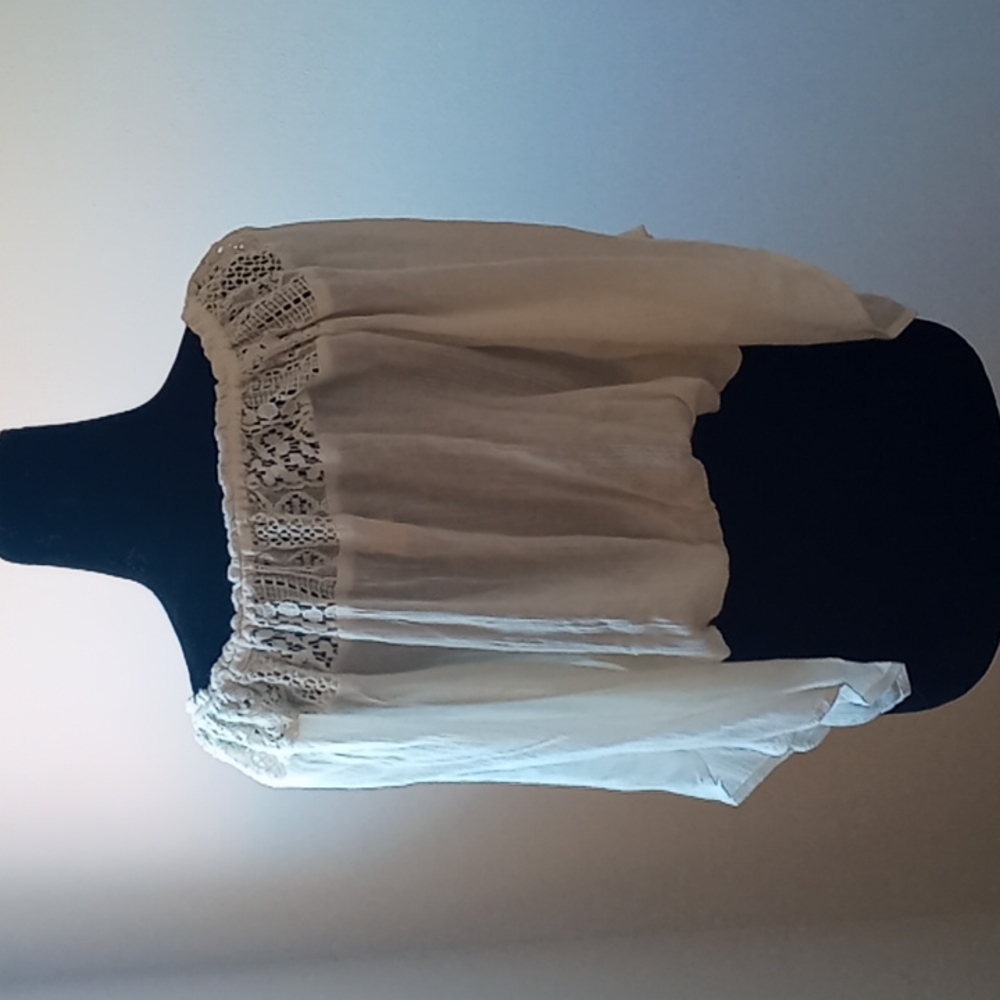 White Hollister crop top - Picture 2 of 3